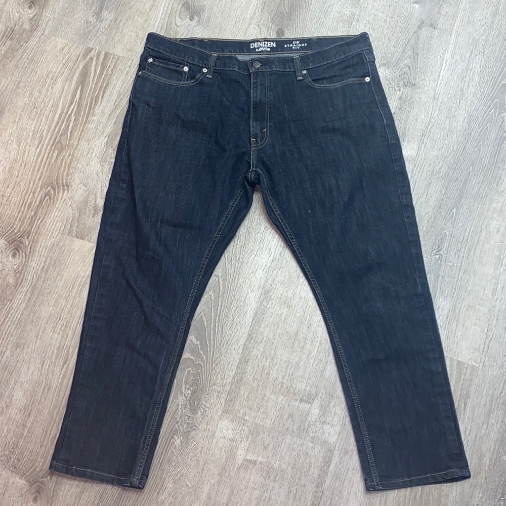 Men’s Levi dark jeans W 49 L 32